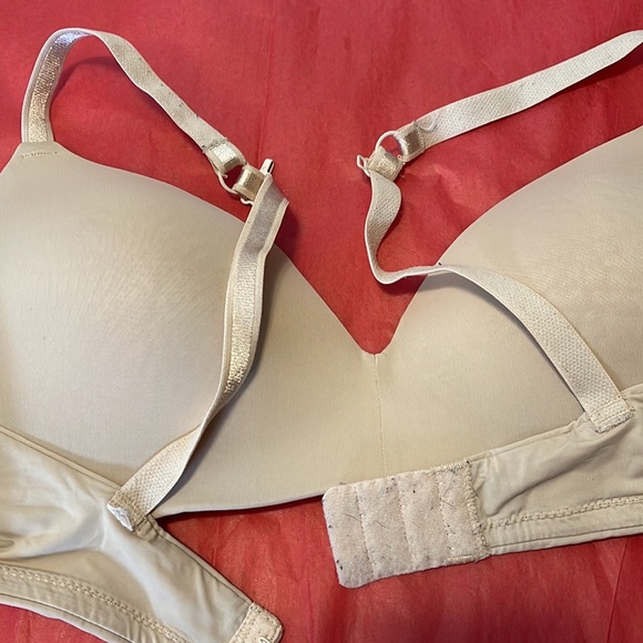 Used bras size 38B - Picture 8 of 9